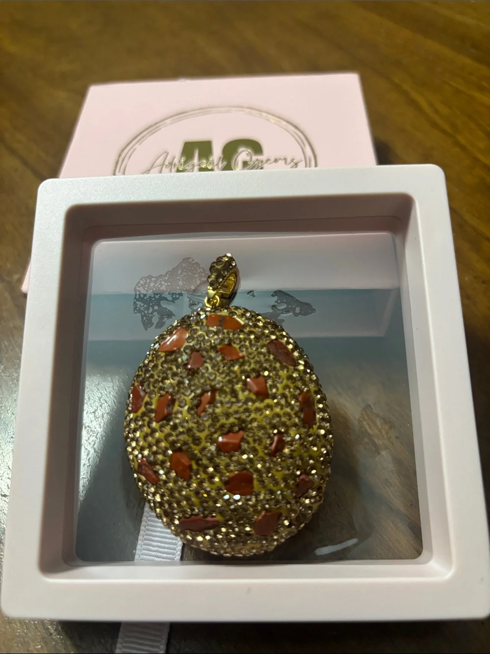 Unbranded gold tone